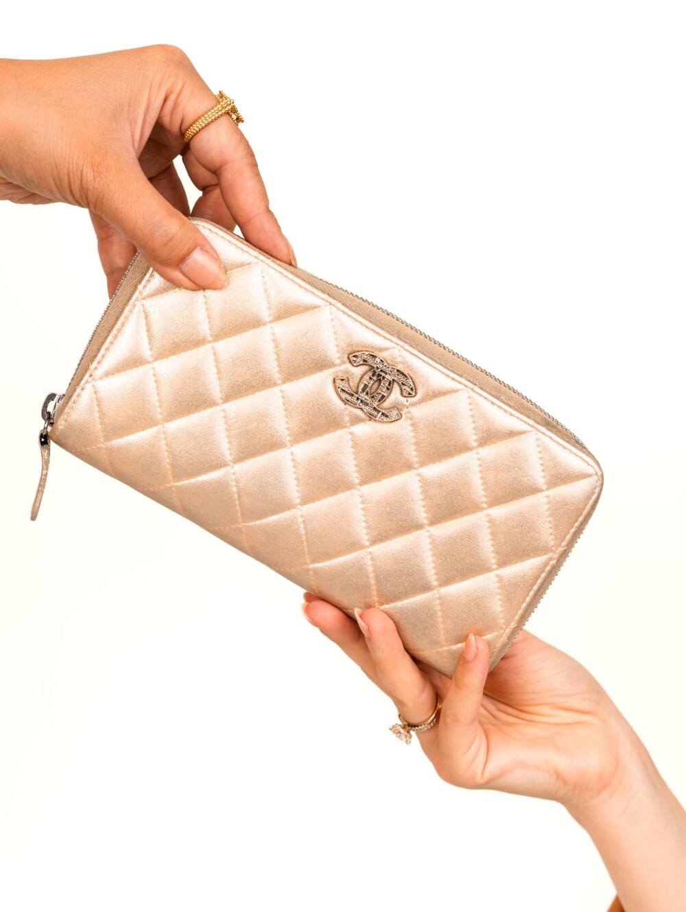 💮CHANEL Gold Quilted Leather Zip-Around Wallet💮